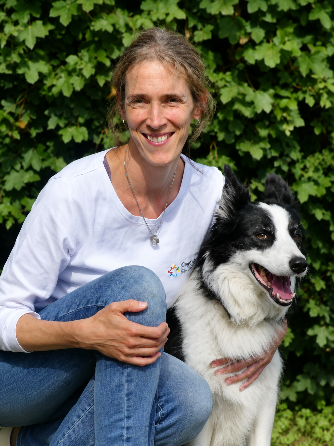 Portrait of Dr. Silke Meermann with a dog